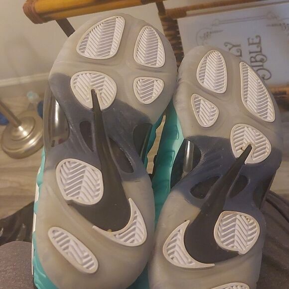 Island Green Nike Youth Foamposite - Picture 5 of 8